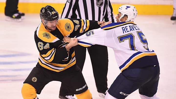 Watch: Announcer Jack Edwards sings Christmas carol during fight