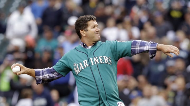 Mariners hire Edgar Martinez as hitting coach, reassign HoJo