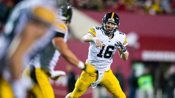 QB Beathard's clutch plays crucial for No. 8 Iowa