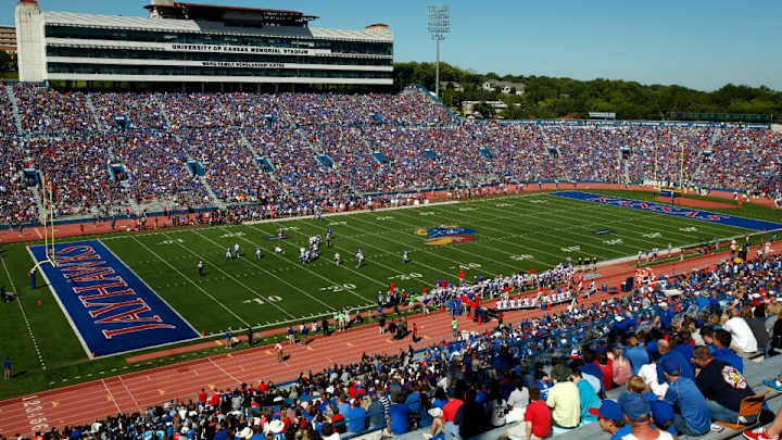 89-year-old former Jayhawk scores in Kansas alumni football game