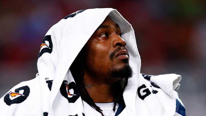 Marshawn Lynch leaves game with hamstring injury, won’t return