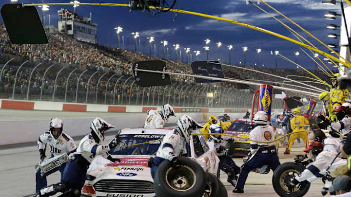 Darlington: Carl Edwards wins Southern 500