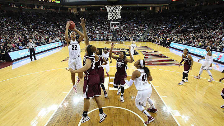 Dawn Staley and South Carolina seek to dethrone mighty UConn Dawn Staley and South Carolina seek to dethrone mighty UConn