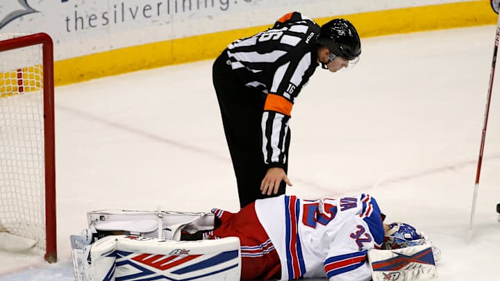 Rangers goalie Raanta leaves after taking slap shot to mask
