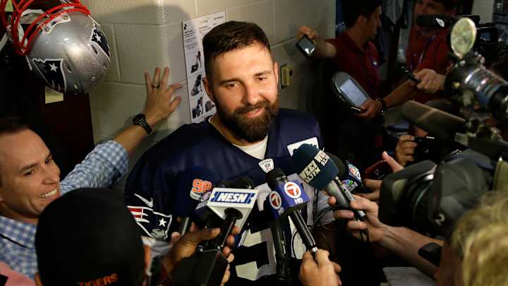 Patriots players focus on Steelers, not other issues