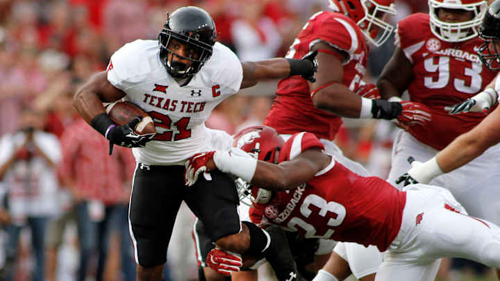 Mahomes' 3 TDs lift Texas Tech past reeling Arkansas 35-24