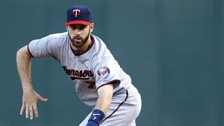 Elvis has 4 RBIs for Rangers in 6-2 win over slumping Twins