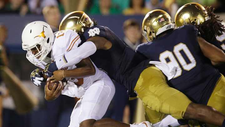 LB Smith is on move as leader of No. 6 Notre Dame's defense LB Smith is on move as leader of No. 6 Notre Dame's defense