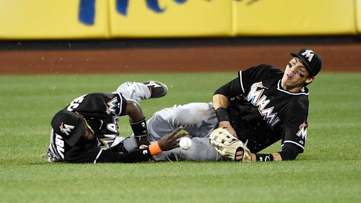 Marlins SS Hechavarria sits out with bruised left shoulder