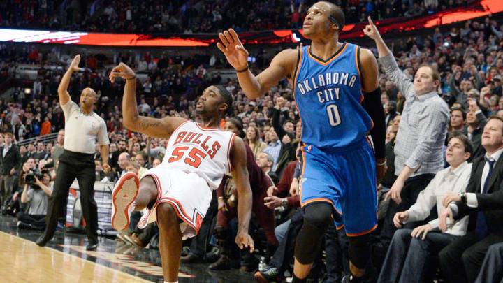 Video: Bulls' E'Twaun Moore nails game-winning three to beat Thunder