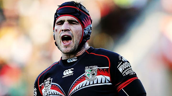 Rugby player’s amazing mid-air backflip pass leads to score