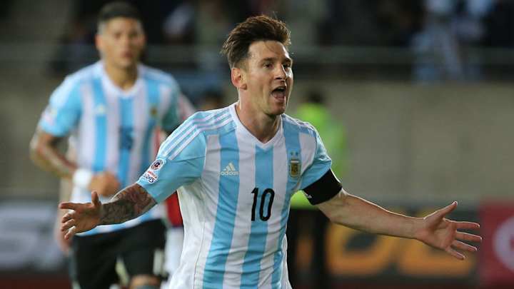 Houston Dynamo academy players train with, hug, freak out over Messi