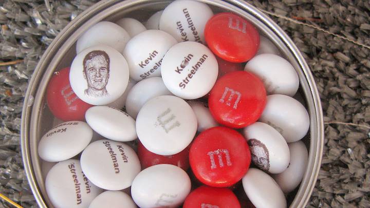 Travelers offers cash, trophy, and winner's picture on M&Ms