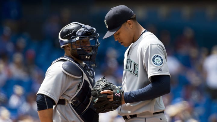 Encarnacion and Goins homer, Blue Jays beat Mariners 8-2