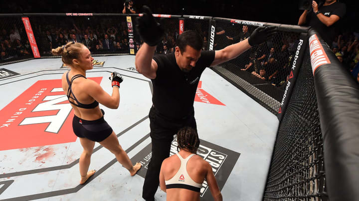 Ronda Rousey defeats Bethe Correia