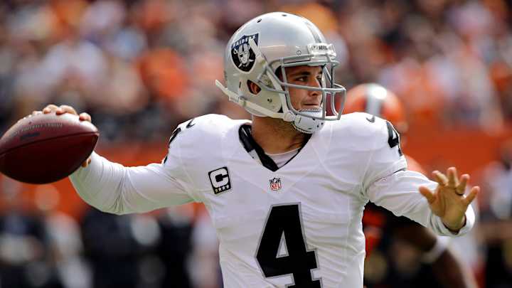 Derek Carr taking advantage of Raiders' receiver depth