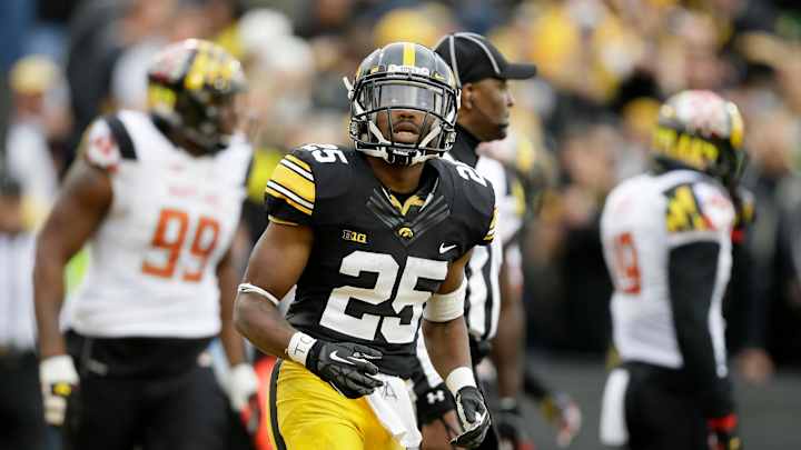 No. 10 Iowa holds off Maryland 31-15 to stay unbeaten No. 10 Iowa holds off Maryland 31-15 to stay unbeaten