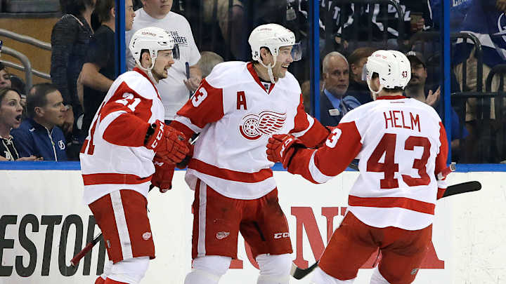 Mrazek passes big test, Red Wings beat Lightning in Game 1