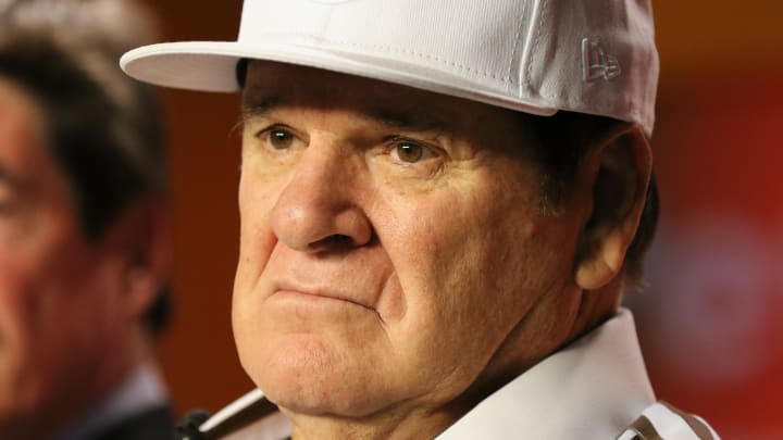 Column: On a bad day, Pete Rose sits and signs away