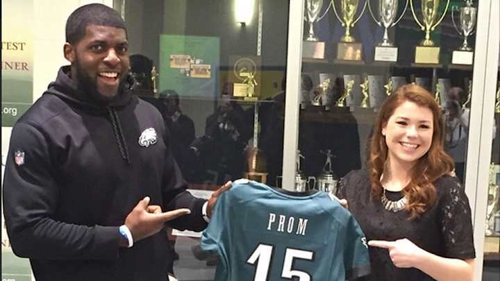 Eagles' Emmanuel Acho surprises girl he said he'd take to prom at school Eagles' Emmanuel Acho surprises girl he said he'd take to prom at school