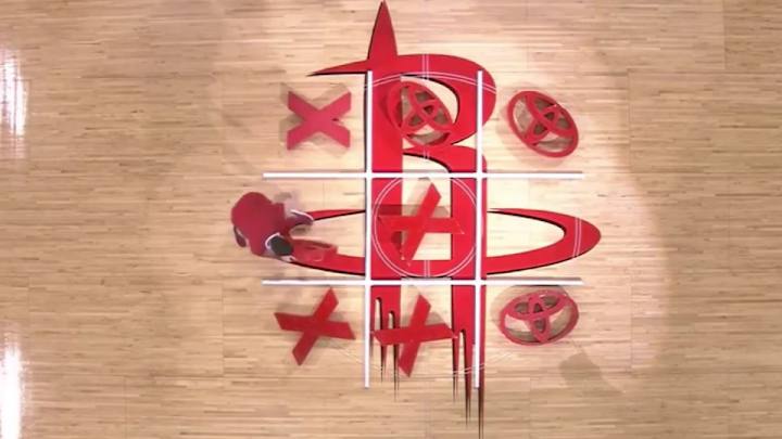 Rockets fans show very poor tic-tac-toe strategy Rockets fans show very poor tic-tac-toe strategy