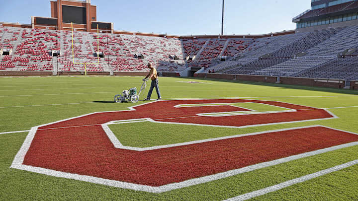 No. 19 Oklahoma needs youngsters to boost offensive line