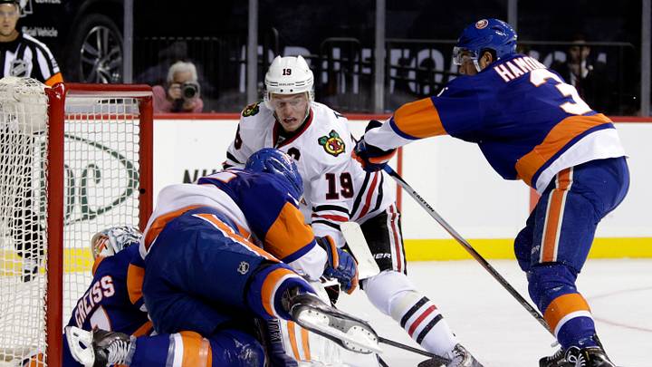 Kane scores in OT to lift Blackhawks past Islanders 3-2