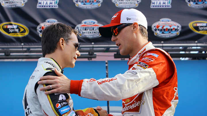 Harvick falls short in championship defense at Homestead