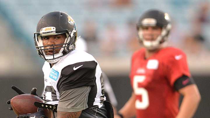 Jaguars TE Thomas leaves preseason opener with hand injury Jaguars TE Thomas leaves preseason opener with hand injury