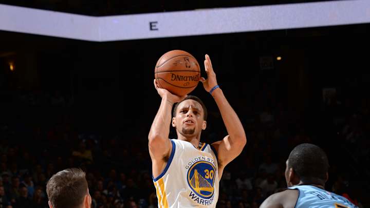 Warriors stay unbeaten behind another big night from Curry