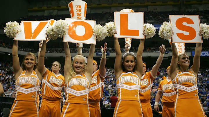 Tennessee cheerleader takes a big hit from Kentucky's Devin Booker