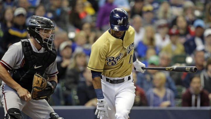 Brewers place Khris Davis on DL with right knee injury