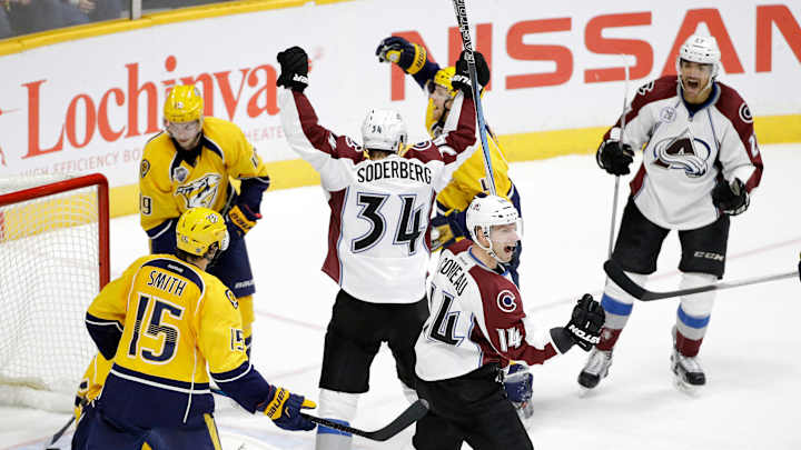 Martinsen's goal lifts Avalanche over Predators 3-2