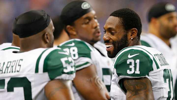 Antonio Cromartie turns into candy salesman in Jets locker room