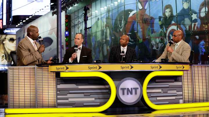 Watch: Ernie Johnson recalls Shaq's halftime tumble