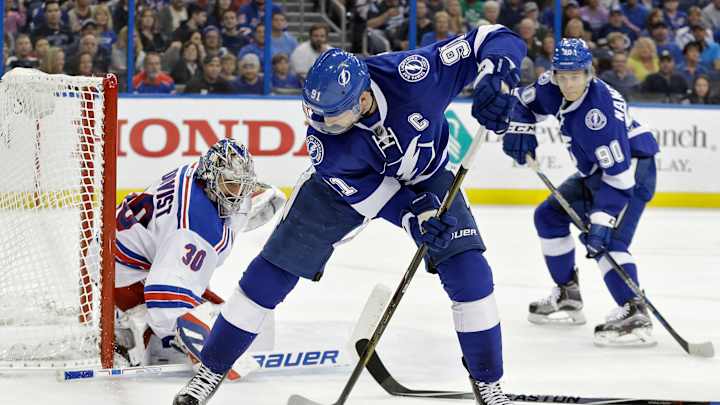 Rangers end road skid with 5-2 win over Lightning