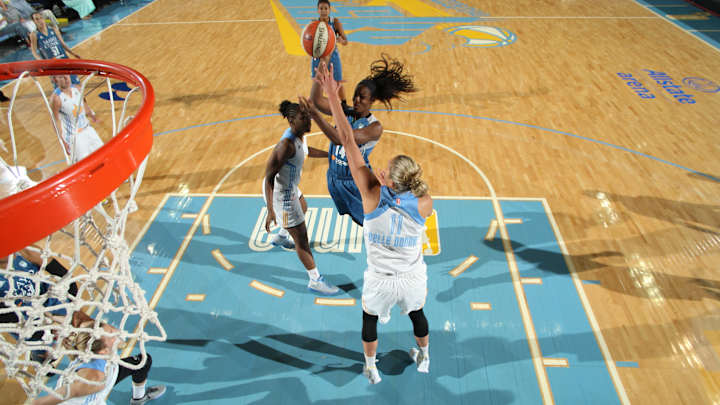 Delle Donne, Pondexter score 24 apiece, Sky beats Lynx