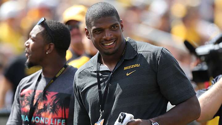 Michael Sam shows support for Missouri football protest
