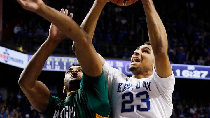 Kentucky is No.  1 in men's AP poll after Tar Heels loss