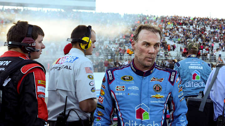 Harvick has championship defense on line at Dover