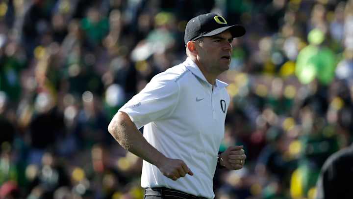 Report: Oregon coach Mark Helfrich signs five-year, $17.5 million contract