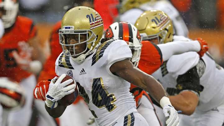 Josh Rosen helps No. 22 UCLA rout Oregon State 41-0