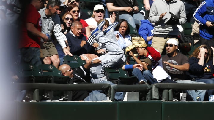 Royals' Alex Gordon dives into stands for incredible catch
