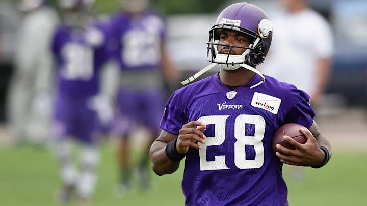 Vikings' Adrian Peterson aiming for 2,500 rushing yards this season