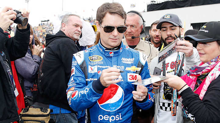 Shortened Phoenix race dwindles Chase field, sets stage for Jeff Gordon