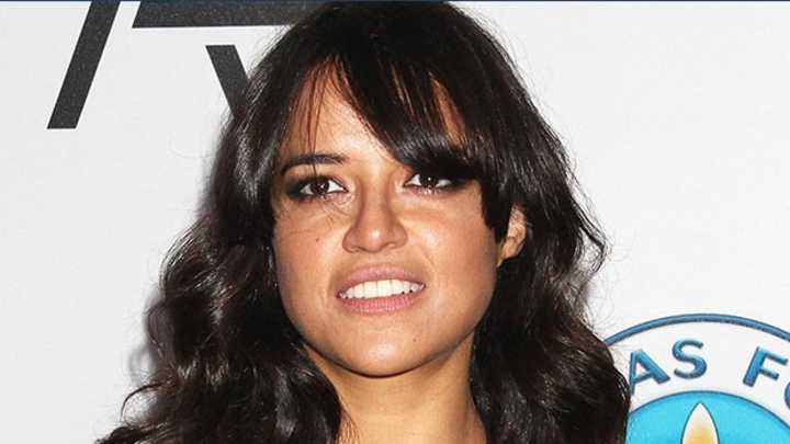 Wednesday’s P.M. Hot Clicks; Michelle Rodriguez; the Worst NHL Jerseys Wednesday’s P.M. Hot Clicks; Michelle Rodriguez; the Worst NHL Jerseys