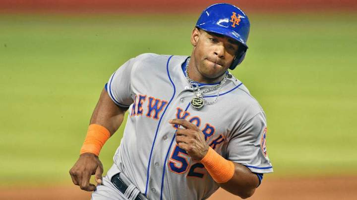 Yoenis Cespedes invites Jerry Seinfeld to get a sandwich with him