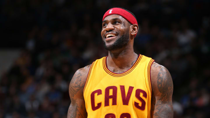 LeBron James offers to come off bench for Cavaliers