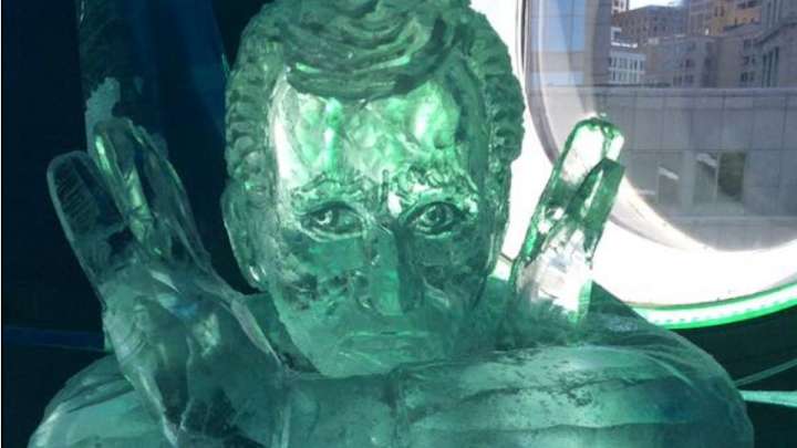Boston bar puts up Roger Goodell ice sculpture for Patriots opener Boston bar puts up Roger Goodell ice sculpture for Patriots opener