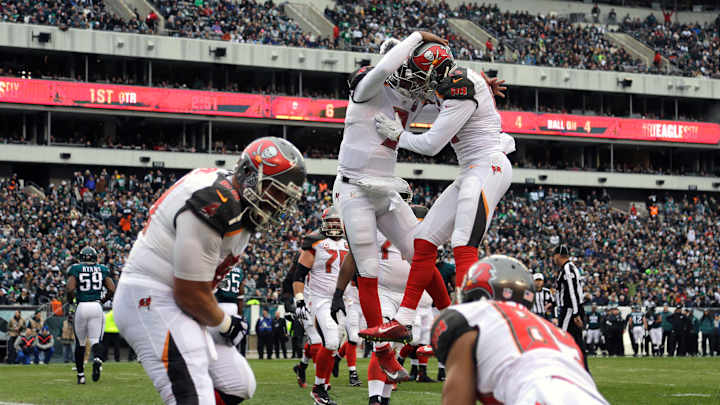 Winston tosses 5 TD passes, Buccaneers beat Eagles 45-17